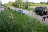 Wrocław: Absurd na Polanowicach. Koszą trawniki, ale tylko po jednej stronie bloku