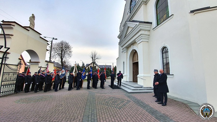 Prawie 150 strażaków z powiatu łomżyńskiego modliło się w Nowogrodzie [zdjęcia]