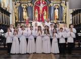 Uroczystość Pierwszej Komunii Świętej 2024 w Parafii pw. Zesłania Ducha Świętego Ojców Paulinów w Wieruszowie