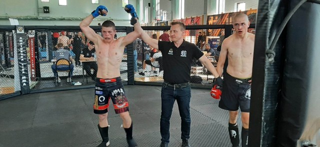 Igor Dusza, uczeń kaliskiego liceum Kopernika wicemistrzem Polski MMA
