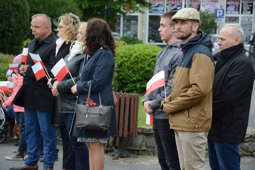 Drawsko Pomorskie. Obchody Święta Flagi z udziałem mieszkańców, żołnierzy polskich i amerykańskich