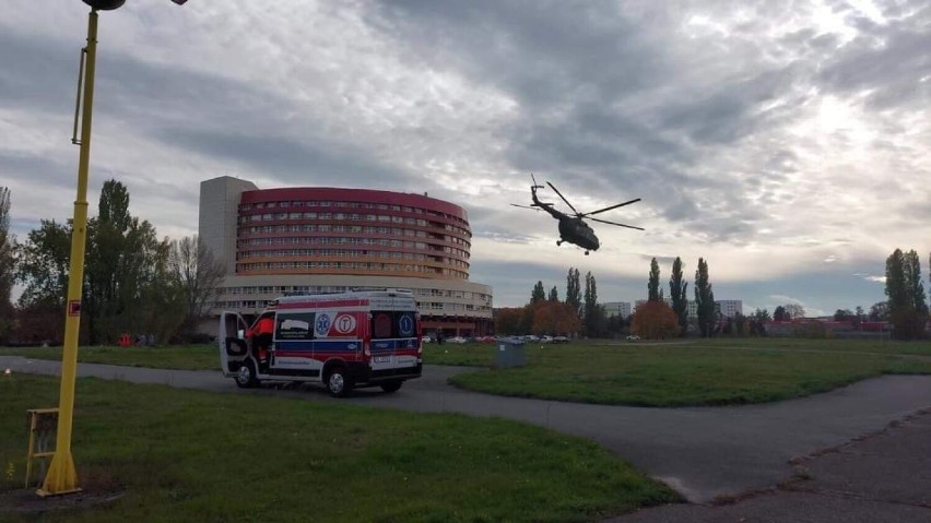 Misja ASAR w Kaliszu. Śmigłowiec wojskowy lądował przy kaliskim szpitalu. ZDJĘCIA