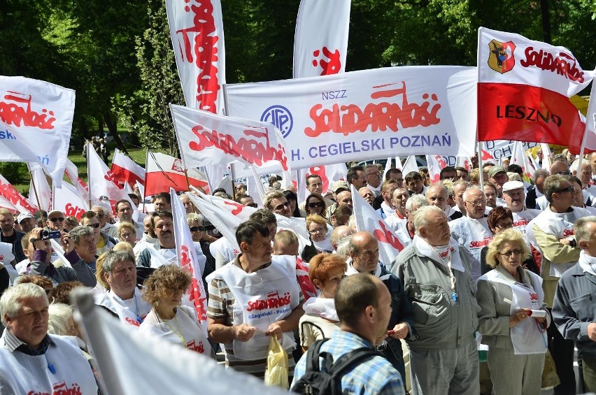 Związkowcy manifestowali przed Urzędem Wojewódzkim