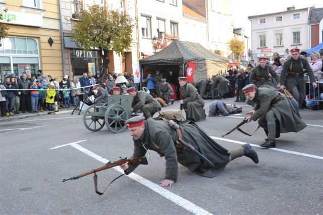 KOŚCIAN. Święto Niepodległości - inscenizacja potyczki na Rynku