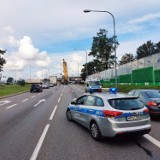 Wejherowo. Betonowy blok osunął się z ciężarówki. Kierowca ukarany wysokim mandatem