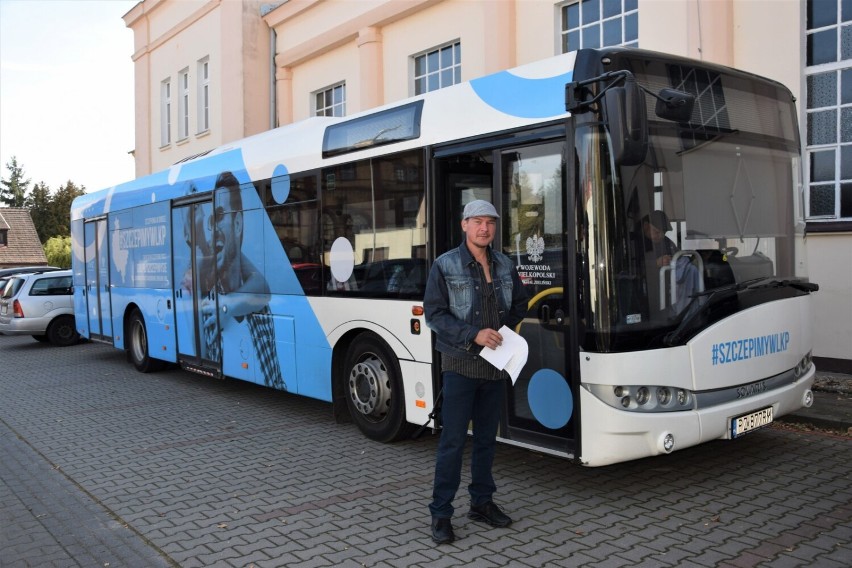 W pierwszą niedzielę października przed domem katolickim...