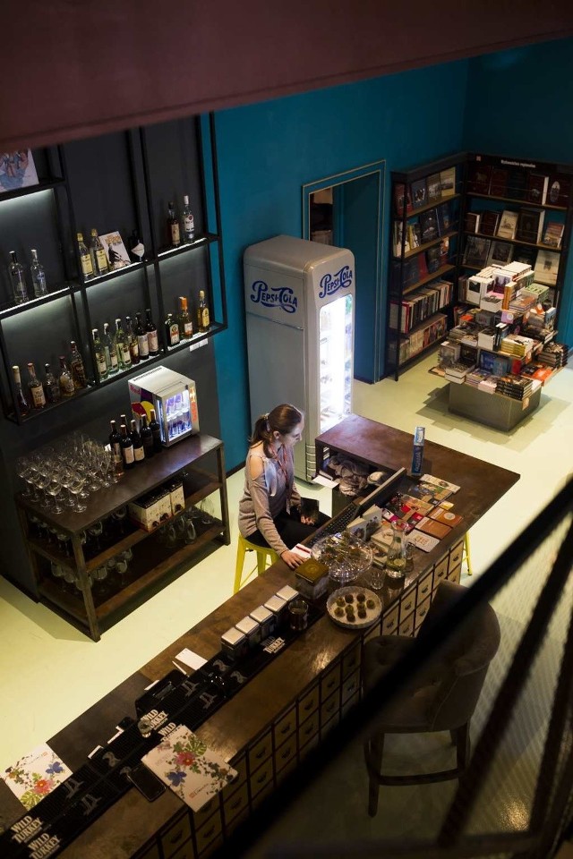 Kawiarnia Literacka to dziś najmłodsze w Krakowie miejsce, w którym kupicie książkę, ale i wypijecie kawę