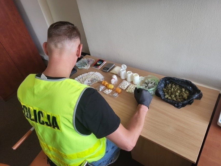 Gdynia. Policja zatrzymała 41-latka za wprowadzanie do obrotu znacznej ilości narkotyków. Miał ponad 250 gramów marihuany i amfetaminy