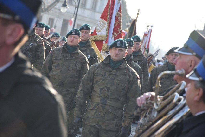 Święto Niepodległości 2018 w Sieradzu. W 100. rocznicę 11 Listopada odbyła się tradycyjna uroczystość pod pomnikiem Piłsudskiego (zdjęcia)