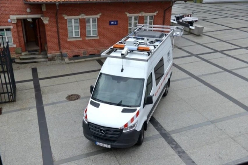 Politechnika Gdańska pozyskała wyjątkowy samochód badawczy. To unikatowy sprzęt na polskich uczelniach! Już niedługo ma pomóc zarządcom dróg