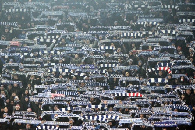 1600 kibiców dopingowało Lecha w Krakowie podczas meczu z Wisłą. ...