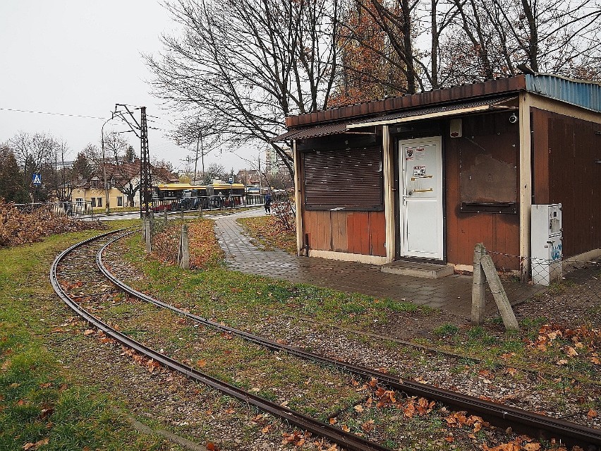 Kolejna linia tramwajowa w Łodzi, po której tramwaje nie pojadą. Ukradli sieć trakcyjną na Niższej w Łodzi