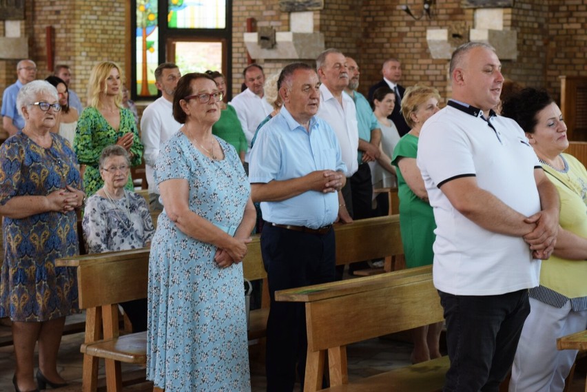 Małżeńskie jubileusze w parafii św. Stanisława Kostki w Rypinie. Tak wyglądały uroczystości [zdjęcia]