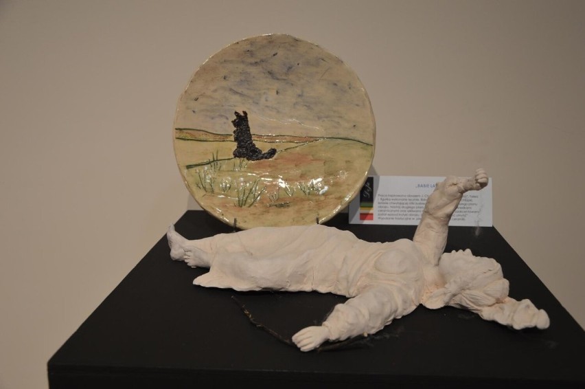 Ceramika artystyczna na nowej wystawie czasowej w Muzeum w Łowiczu. Swoje dzieła zaprezentuje łowiczanka Jadwiga Dębska