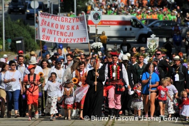 Zobacz kolejne zdjęcia. Przesuwaj zdjęcia w prawo - naciśnij strzałkę lub przycisk NASTĘPNE