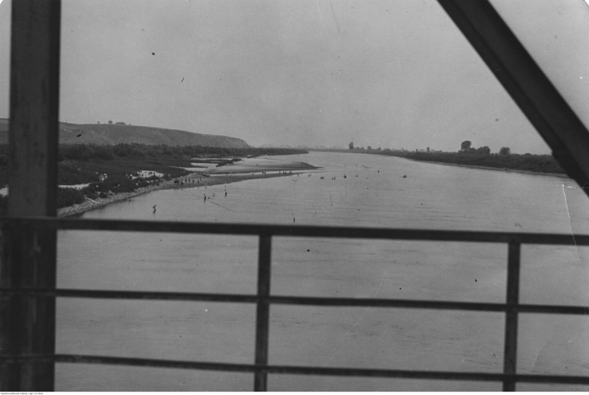 Lata 1918-1939 , Sandomierz. Panorama rzeki Wisły. Widok z...