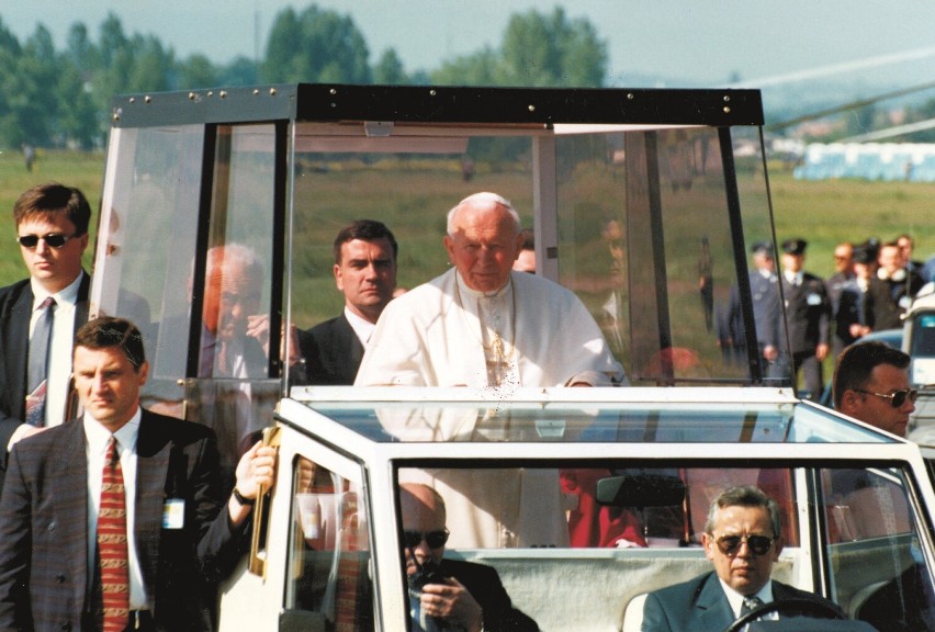 Papież Jan Paweł II odwiedził Legnice. dzisiaj mija 25 lat, zobaczcie zdjęcia