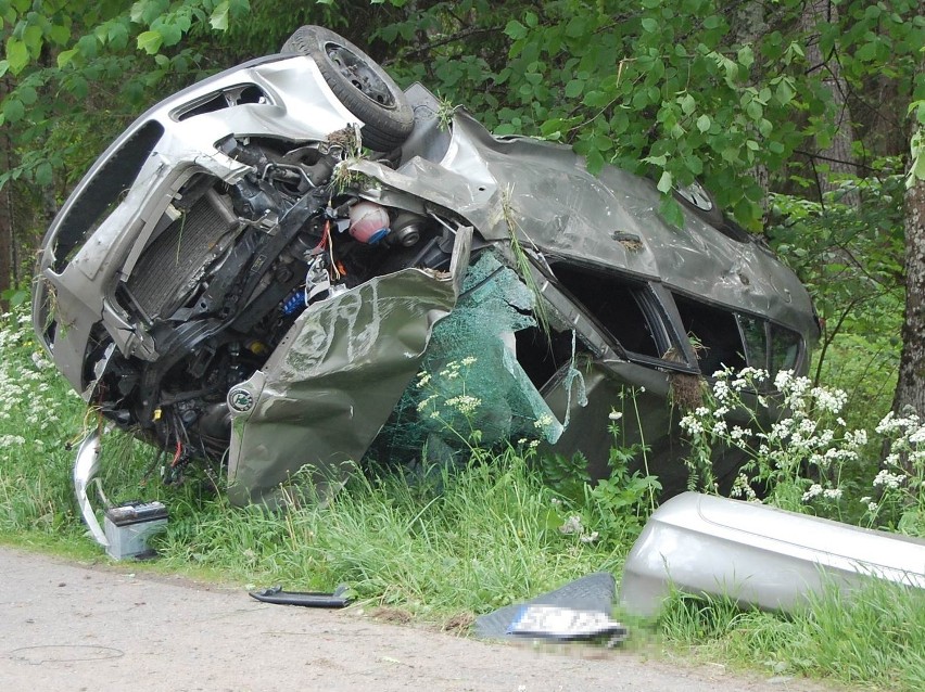 Wypadek w Piaśnicy. Zderzyły się trzy auta, cztery osoby zostały ranne [ZDJĘCIA]