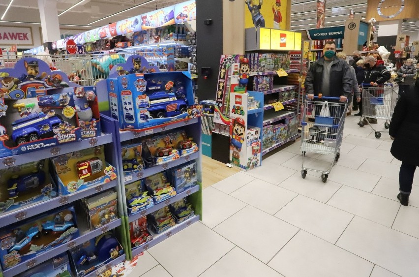 Dużo klientów na mikołajkowych zakupach w Centrum Handlowym E.Leclerc w Radomiu - zobacz zdjęcia
