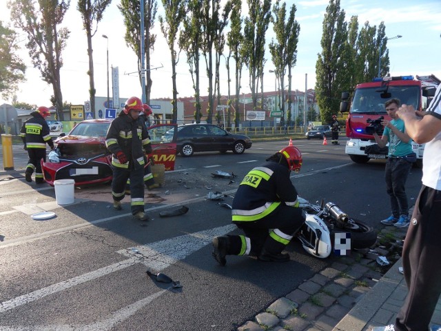 21-letni motocyklista, który zginął, nie posiadał uprawnień do prowadzenia pojazdów. - Biegli wykazali, że mógł poruszać się z prędkością około 93 km na godzinę - dodaje prokurator Licznerski.