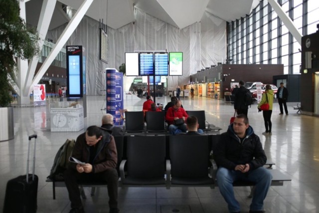 Część porannych lotów z lotniska w Gdańsku zostało odwołanych lub zawróconych do innych portów lotniczych.