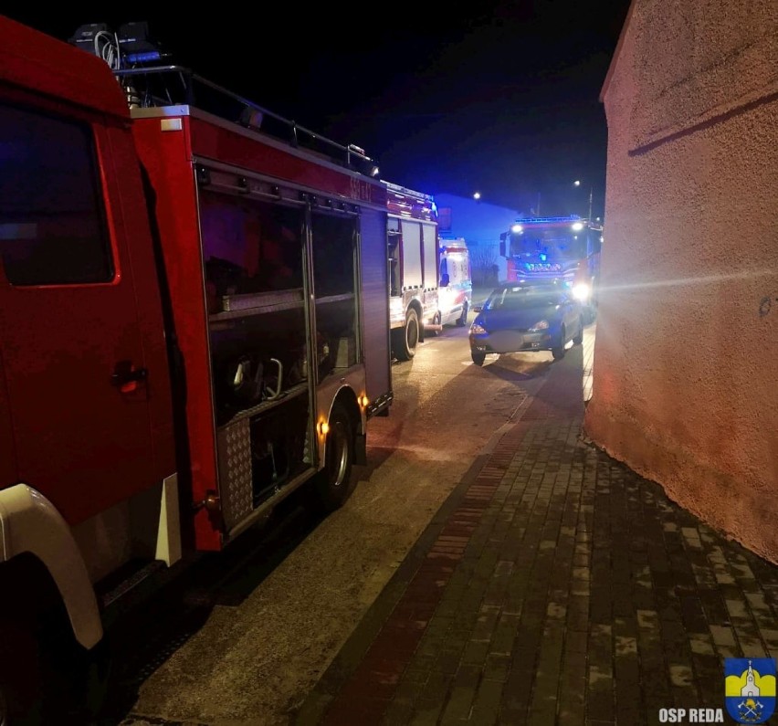 Pożar mieszkania w Redzie. W budynku znajdowała się jedna osoba