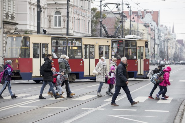 Kontrola biletów w komunikacji miejskiej w Bydgoszczy aktualnie prowadzona jest przez osoby, z którymi ZDMiKP zawarł umowy. To już nie jest Rewizor, ale nieoficjalnie mówi się, że ok. 20 pracowników tej firmy wciąż sprawdza bilety.