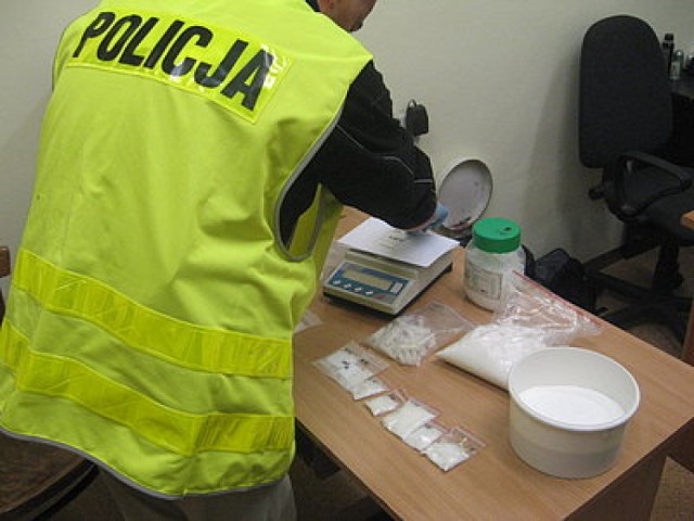 Policja często trafia na narkotyki i nielegalne środki, wykorzystywane w dyskotekach