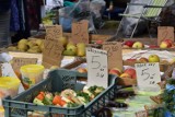 Wtorkowy handel na targowisku w Sławnie i remont ZDJĘCIA - ceny owoców i warzyw