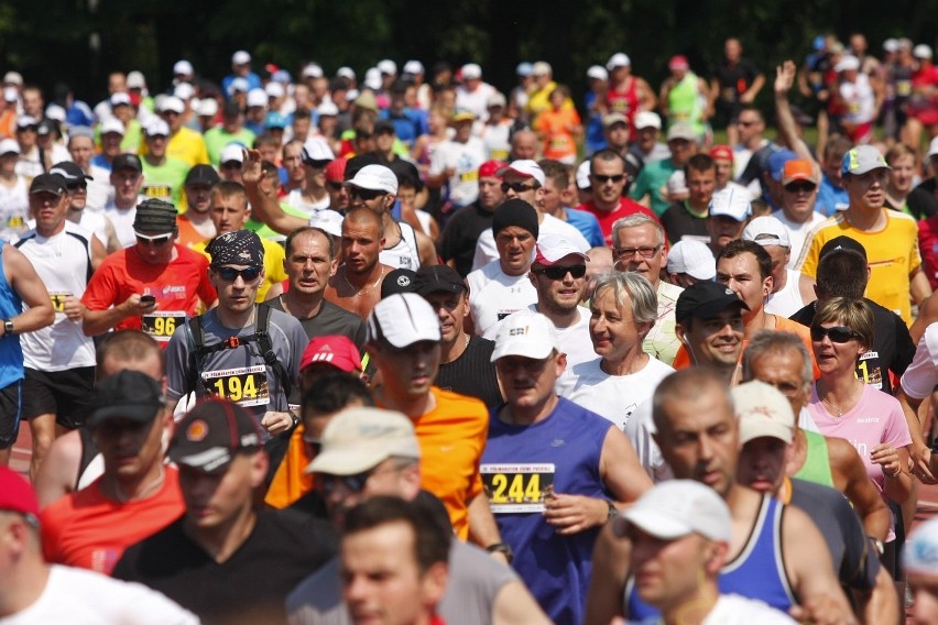 Puck. Ponad 700 biegaczy stawiło sie na czwartą edycję Półmaratonu Ziemi Puckiej