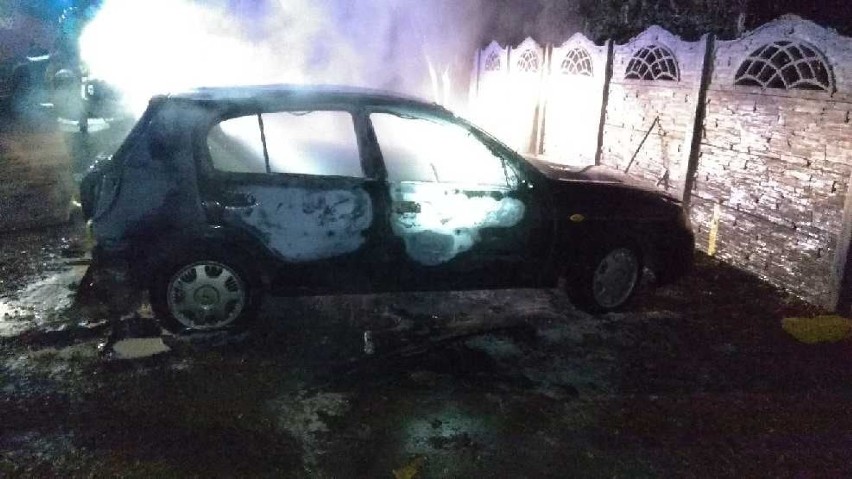 Pożar samochodu na ul. Czarnkowskiej w Obornikach [ZDJĘCIA]