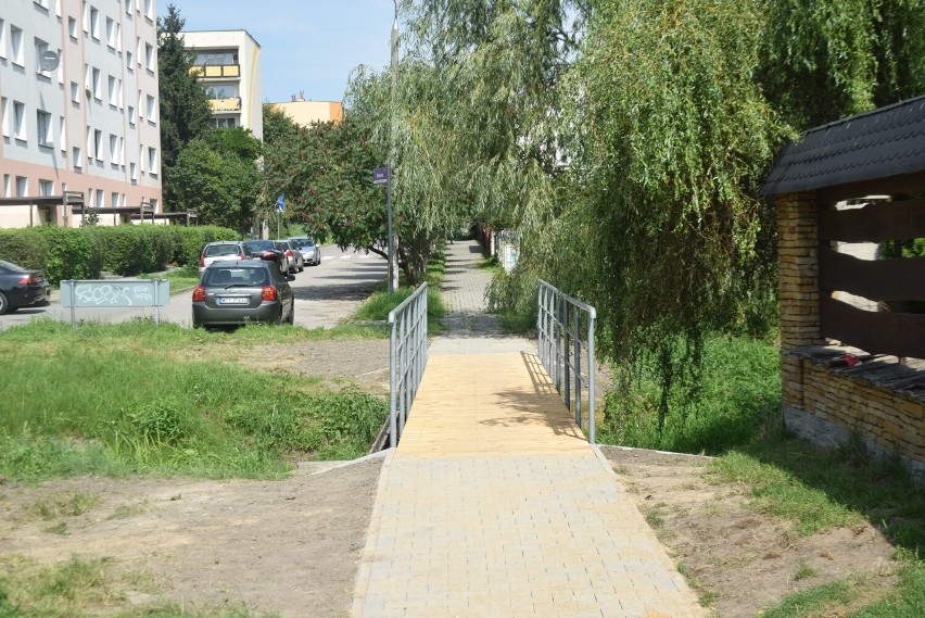 Kładka dla pieszych w ulicy Siennej w Radomiu jest już gotowa. Mieszkańcy będą mogli dojść na osiedle Nad Potokiem