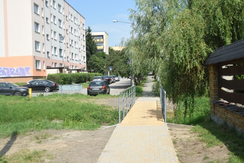 Kładka dla pieszych w ulicy Siennej w Radomiu jest już gotowa. Mieszkańcy będą mogli dojść na osiedle Nad Potokiem