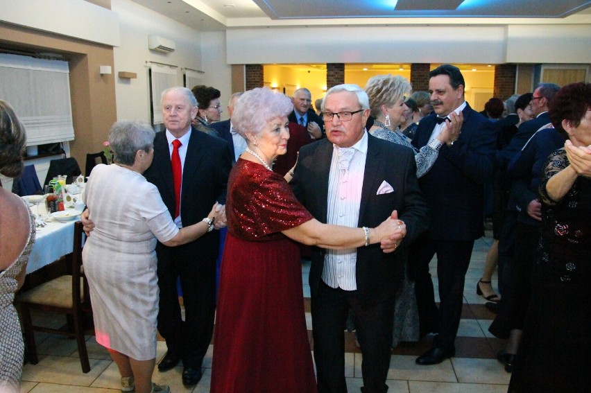 Krotoszyńscy seniorzy jako pierwsi tanecznym krokiem przywitali Nowy Rok [ZDJĘCIA]                  