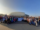 Uczniowie ze Szkoły Podstawowej nr 4 w Śremie w niedzielę Lechowi "Kibicowali z Klasą"