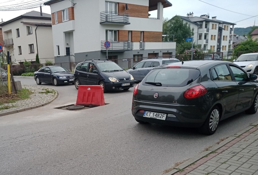 Potężny ruch i dodatkowe przeszkody na wyznaczonej trasie...