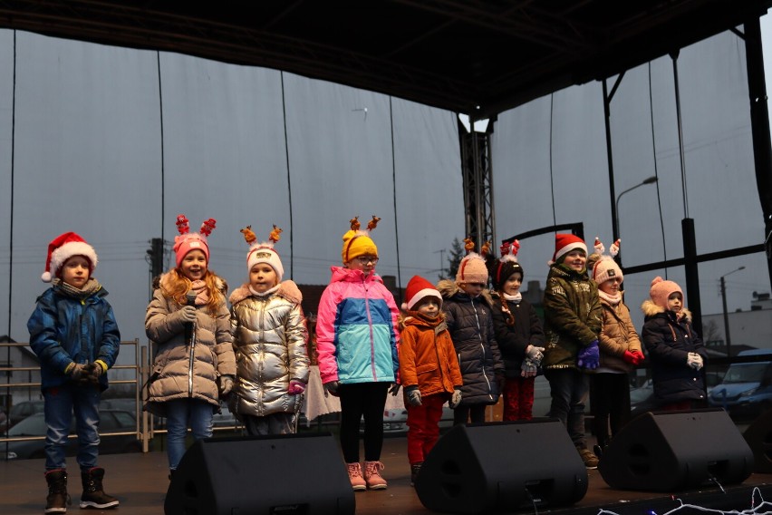 Występy dzieci na jarmarku świątecznym w Rogoźnie [ZDJĘCIA]