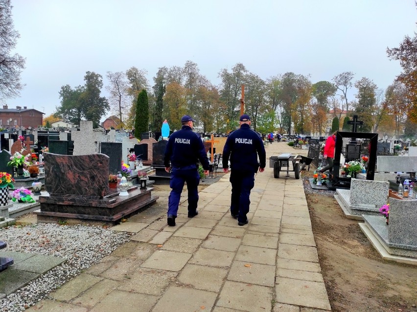 Policyjna akcja w Tucholi ze względu na wyjazdy na cmentarze