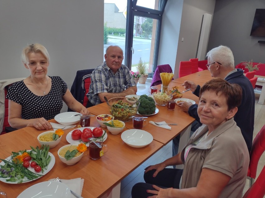 Klub Seniora w Wieruszowie. Tu powstają takie smakołyki, że aż ślinka cieknie 