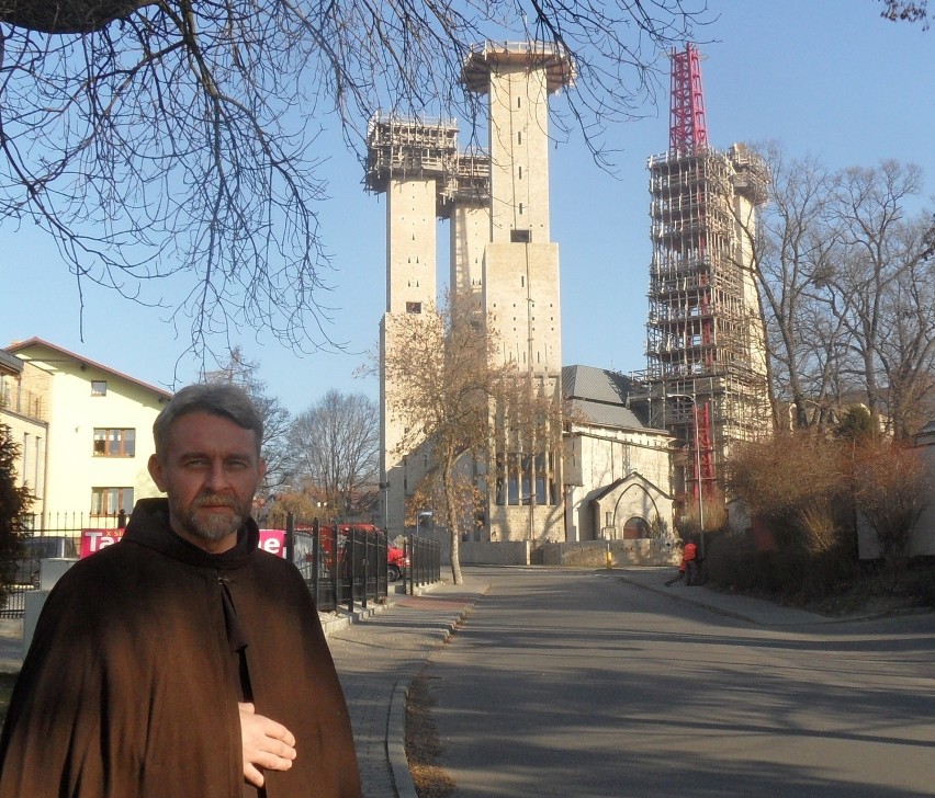 Kościół świętych Franciszka i Klary w Tychach w budowie....