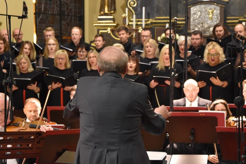 Utwory najwybitniejszych kompozytorów rozbrzmiewały w wejherowskiej kolegiacie. Za nami koncert „Bach, Mozart in memoriam”