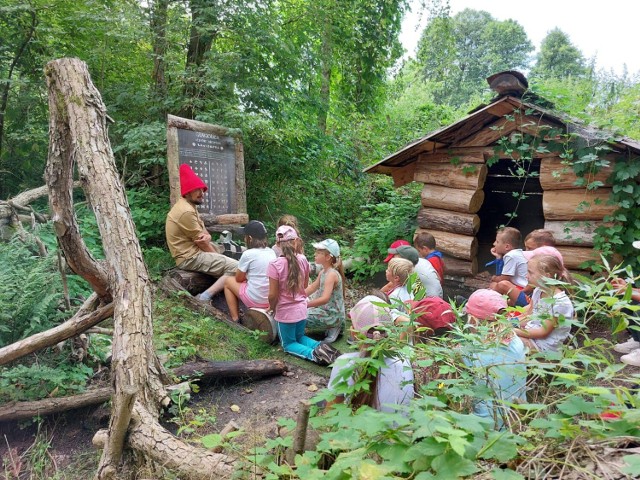 Wakacje 2022 Bajkowa wyprawa dzieci ze Zduńskiej Woli do Doliny Skrzatów