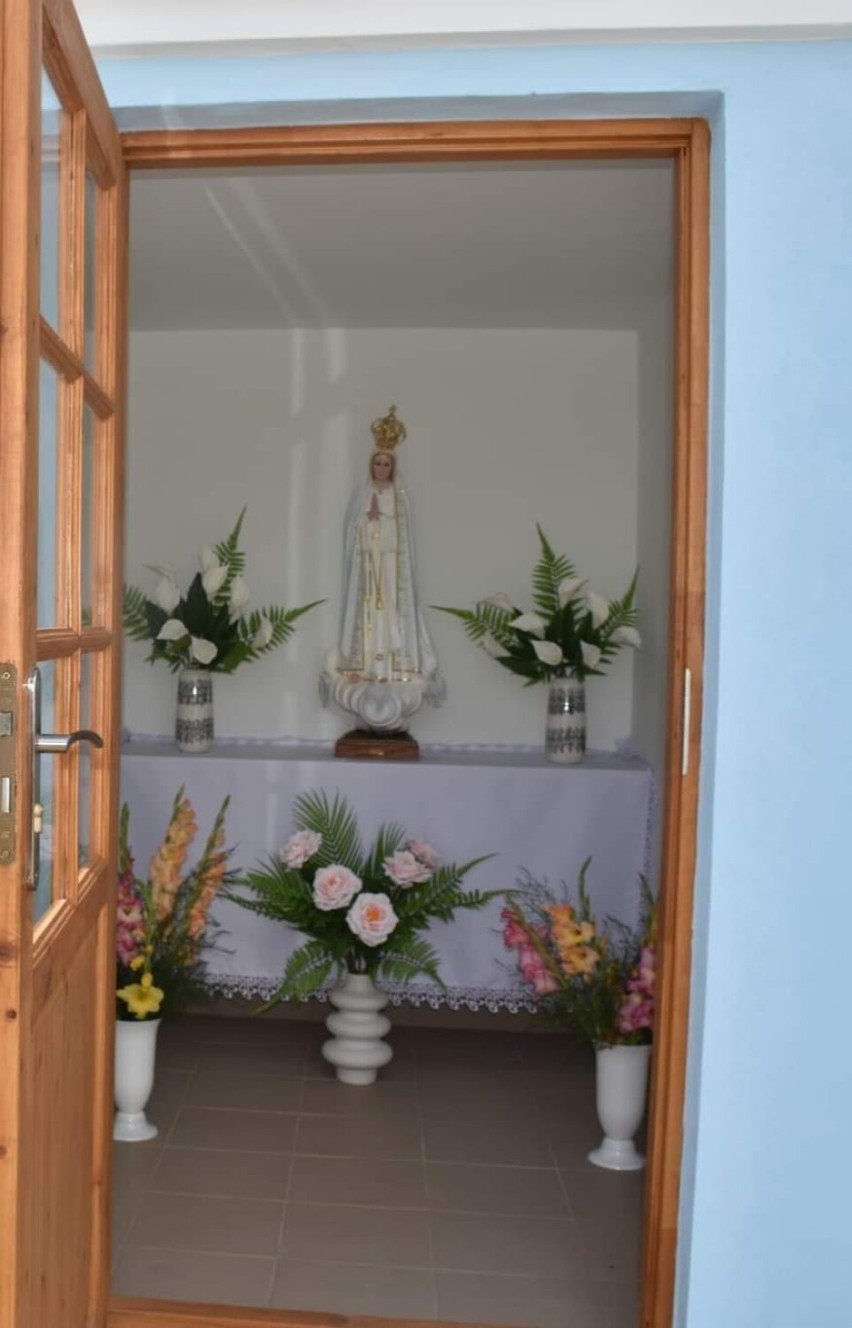 Poświęcenie Kapliczki Matki Boskiej Fatimskiej w Lesznie.