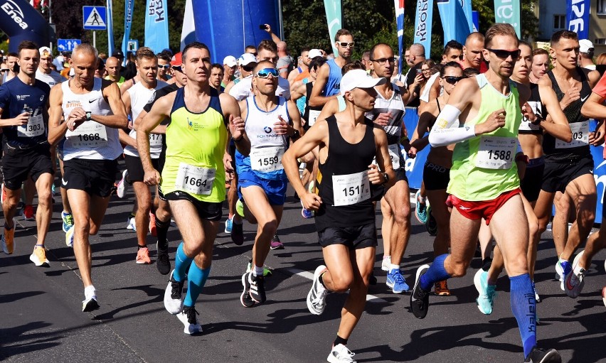 Półmaraton Signify Piła po raz 30. zagościł na ulicach grodu Staszica. Zobaczcie cz. 1 zdjęć
