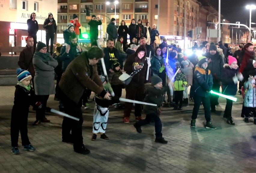 W centrum Szczecina stoczono epicki pojedynek na mecze świetlne (prawie jak w Gwiezdnych Wojnach)! Zobacz zdjęcia z tego wydarzenia