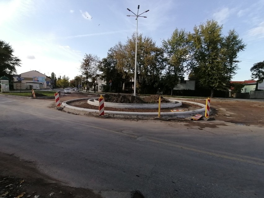 Trwa przebudowa ulic Grota Roweckiego i Popiełuszki w Tomaszowie Maz. Kiedy koniec prac? [ZDJĘCIA]