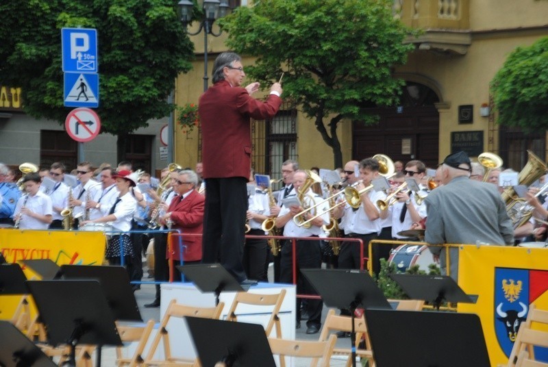 KRÓTKO: Rekordowa frekwencja na przeglądzie orkiestr dętych na Rynku w Żywcu [ZOBACZ FOTORELACJĘ]