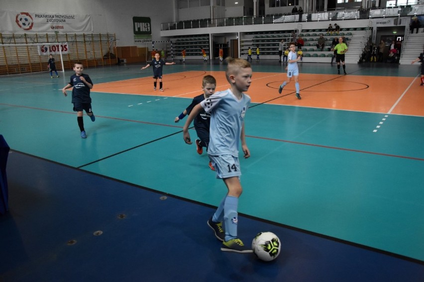 Młodzi zawodnicy grają w Luzinie w ramach turnieju „Nadzieje Polskiej Piłki” [ZDJĘCIA]