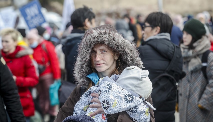 Uchodźcy przybywają do Polski przez granicę w Medyce. Brakuje rąk do pomocy [ZDJĘCIA]