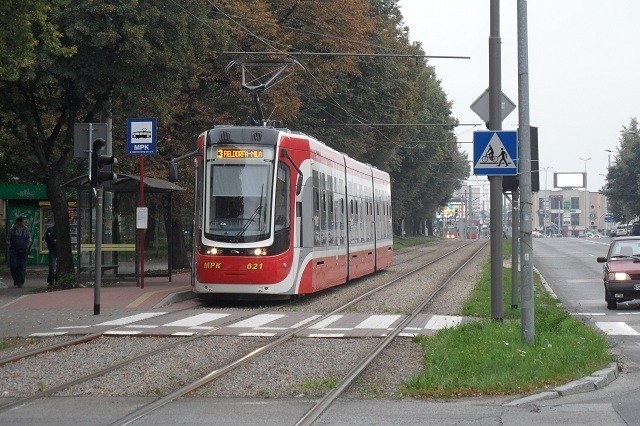 Częstochowa: Nowa linia tramwajowa rozpoczęła od falstartu. Są opóźnienia, w sieci brakuje napięcia